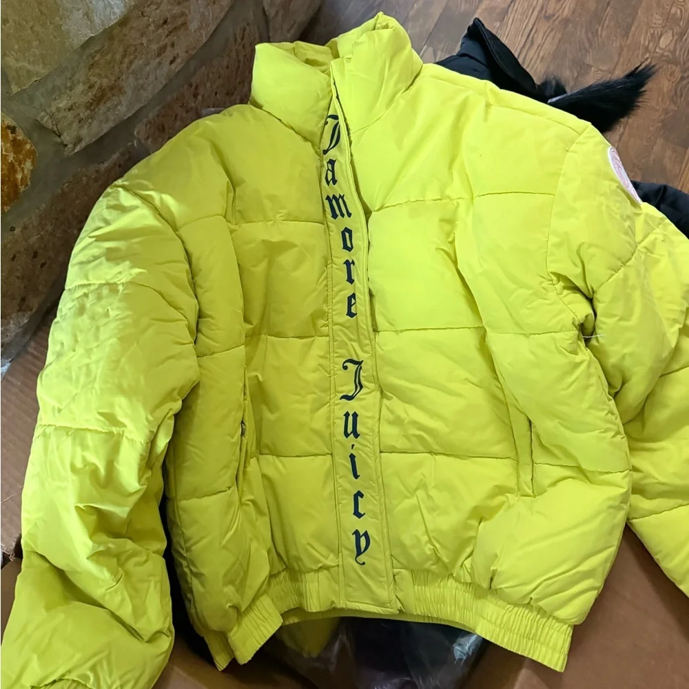 Juicy Couture Onyx Puffer Jacket in neon lime - Picture 2 of 10